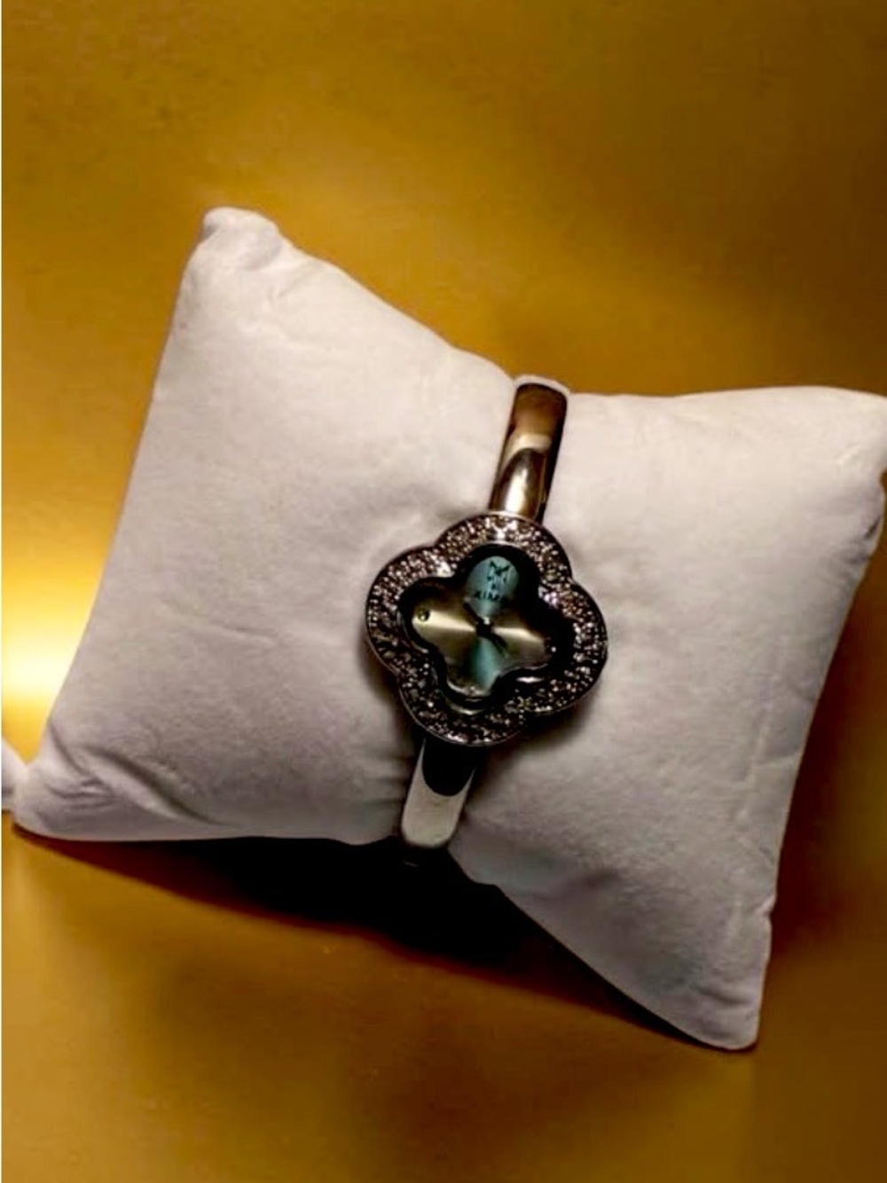 Elegant Silver Clover Watch